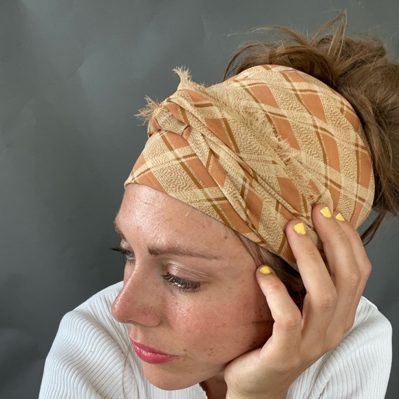 Vintage Silk Calvin Klein Scarf / Headscarf / Head-wrap - Picture 3 of 8
